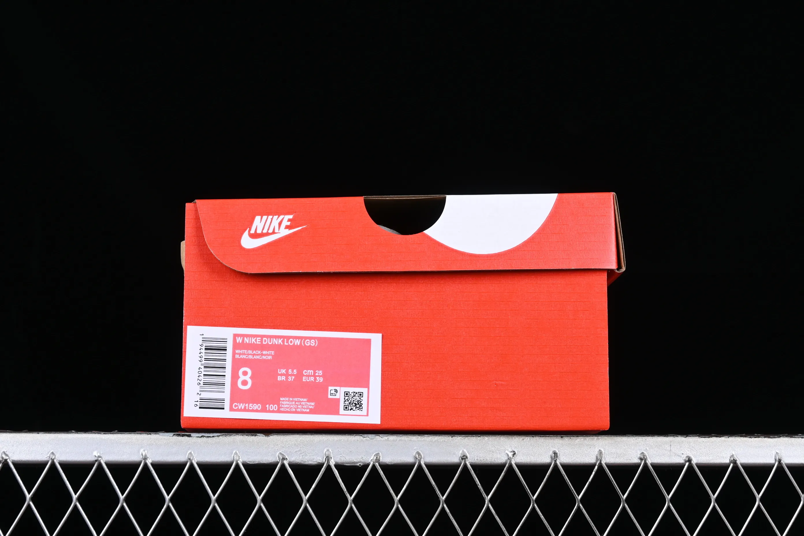 All Categories Nk SB Dunk Series Nk SB Dunk Low Low-top sneakers Customized large box Nk Dunk Low DaVinci custom Robinson SB strappy low-top casual sneakers CW1590-100